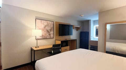 Premium bedding, desk, laptop workspace, WiFi (free)