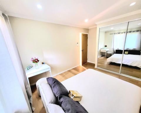 Double Room | Desk, iron/ironing board, free WiFi