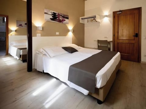 Quadruple Room | Desk, free WiFi