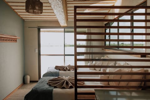 Luxury Mobile Home, River View | Cribs (free), bed sheets