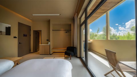 Down comforters, minibar, desk, laptop workspace