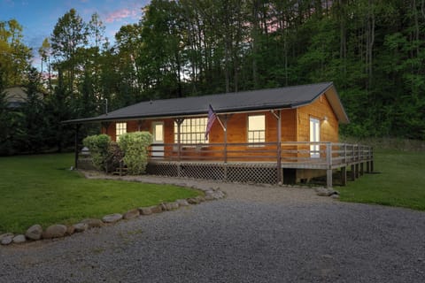 Welcome to Quaint Cabin on Cosby Creek!