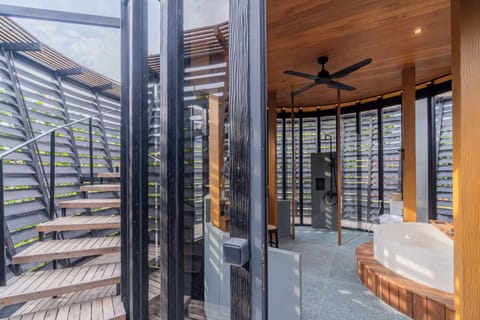 Indoor spa tub
