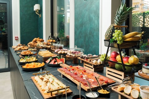 Free daily buffet breakfast