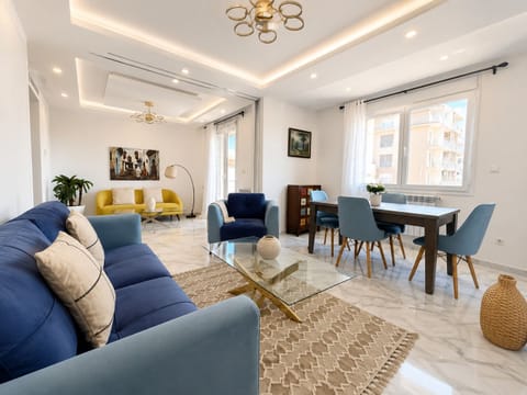 Apartment, Balcony | Living area