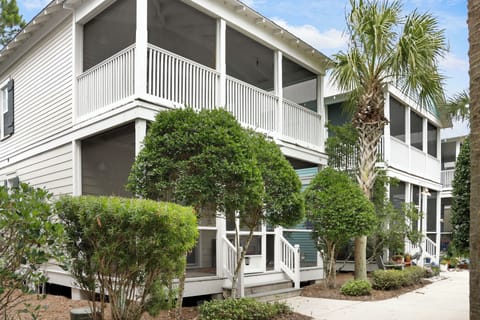 Barefoot Cottage B28