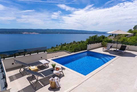 Experience Luxury Living with Stunning Sea Views