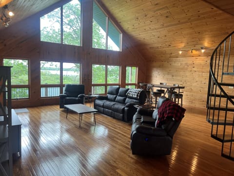 Luxury Cabin, Lake View (Paddle) | Living area