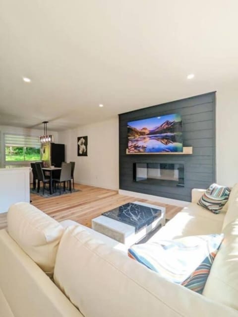 The seating area is arranged to encourage conversation, movie nights, or simply relaxing after a day exploring Kingston. Thoughtful touches — from warm lighting to clean, uncluttered décor — give the room a calm, home‑like feel.