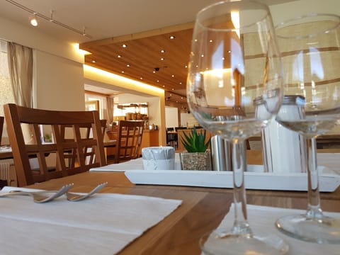 Daily buffet breakfast (CHF 18 per person)