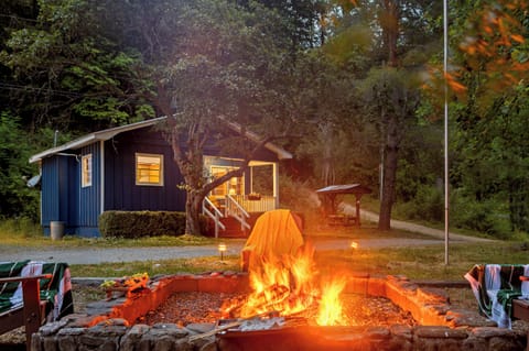 Outdoor Oasis: Gather around the fire pit for s'mores under the stars at this charming retreat!