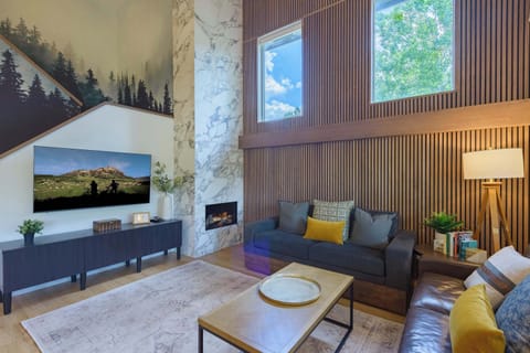Living room, large smart tv, gas fireplace
