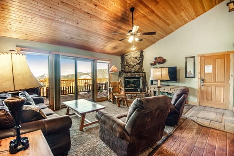 Cabin, Multiple Beds, Mountain View (Lodge Haus) | Living area