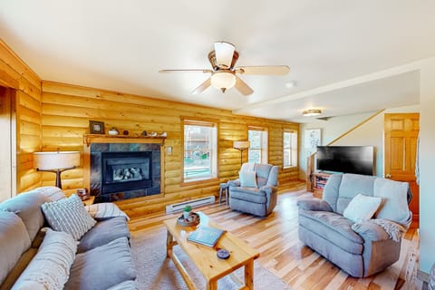 Condo, Multiple Beds, Pool View (The Harbor At Estes Park #18A) | Living area