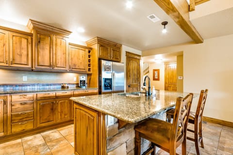 House, Multiple Beds, Mountain View (Murray's Hangar) | Private kitchen | Toaster
