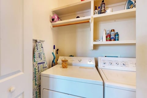 House, Multiple Beds, Pool View (Treetop on LBJ) | Laundry