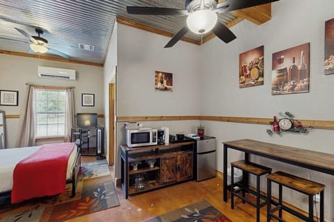 Cabin, 1 Queen Bed, Garden View (Historic Rocky Hill - Malbec Suite) | 1 bedroom, individually decorated, individually furnished, bed sheets