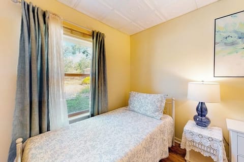 House, Multiple Beds, Garden View (Suniland Cottage) | 3 bedrooms, individually decorated, individually furnished, bed sheets