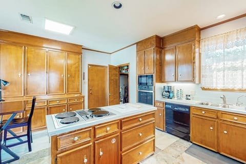 House, Multiple Beds, Garden View (Hilltop Holiday) | Private kitchen