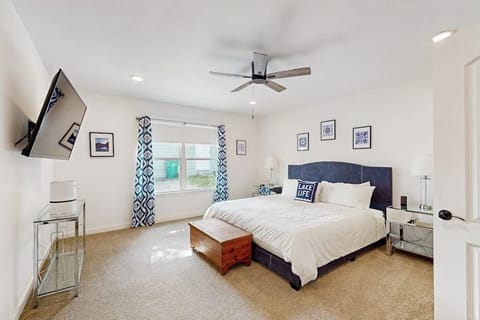 House, Multiple Beds (Lakefront Lodge) | 4 bedrooms, individually decorated, individually furnished, bed sheets