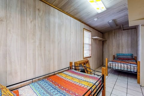 House, Multiple Beds, Kitchen (Sunny Days Lake Retreat) | 3 bedrooms, individually decorated, individually furnished, bed sheets