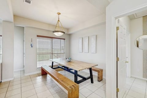 House, Multiple Beds, Pool View (Riverfront Escape) | 3 bedrooms, individually decorated, individually furnished, bed sheets