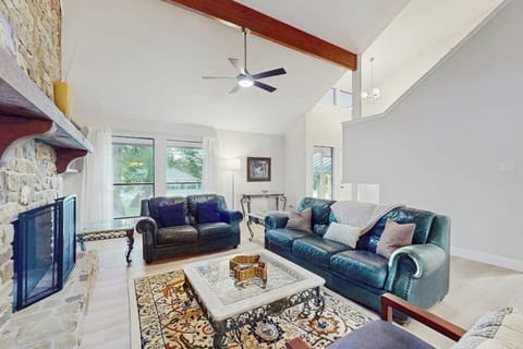 House, Multiple Beds, Garden View (Horseshoe Bay Getaway) | Living area