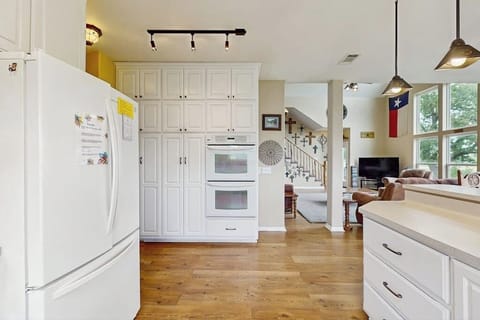 House, Multiple Beds (Lone Star Oasis) | Interior