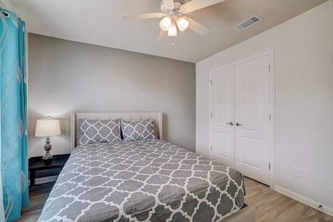 House, Multiple Beds, Garden View (Hill Country Haven) | 5 bedrooms, individually decorated, individually furnished, bed sheets