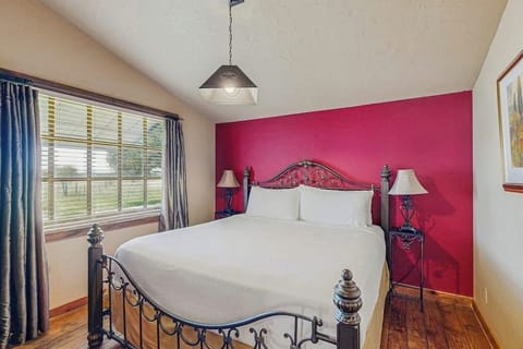 Condo, 1 King Bed, Fireplace, Garden View (Historic Rocky Hill - Bordeaux Suite) | 1 bedroom, individually decorated, individually furnished, bed sheets