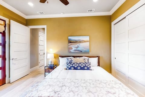 House, Multiple Beds (Lago Vista Retreat) | 3 bedrooms, individually decorated, individually furnished, bed sheets