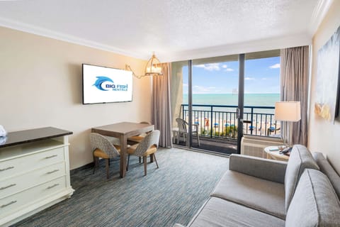 Bright Living Space with Relaxing Views 🌊
