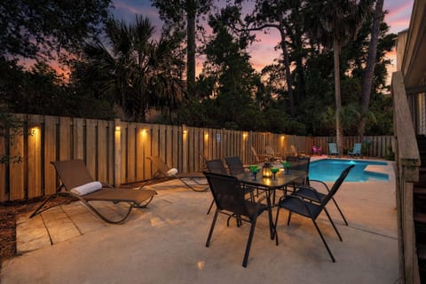 Make the evenings last longer with a swim in the pool!