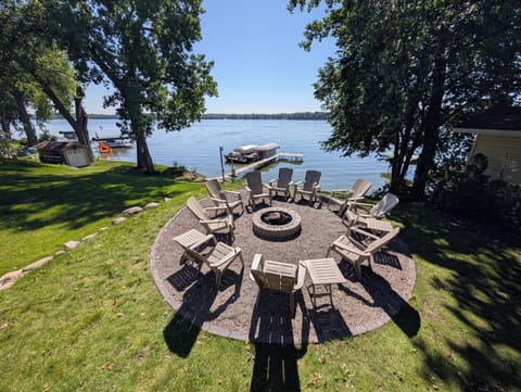 NEW fire pit. Seats 10 comfortably
