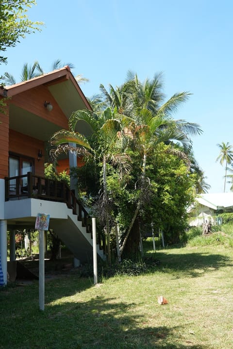 Private entrance with stairs leading to your tropical retreat