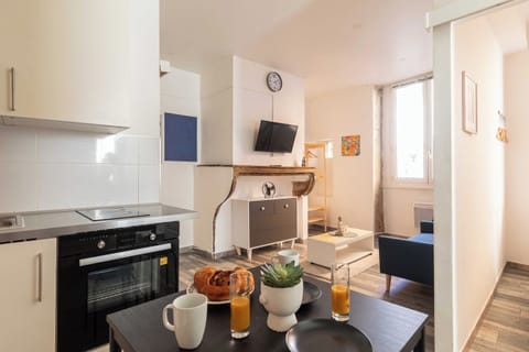 Apartment | Private kitchen | Fridge, microwave, oven, stovetop