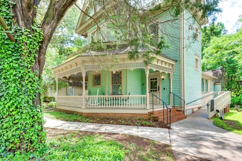 Decatur Vacation Rental | 6BR | 4BA | 3,002 Sq Ft