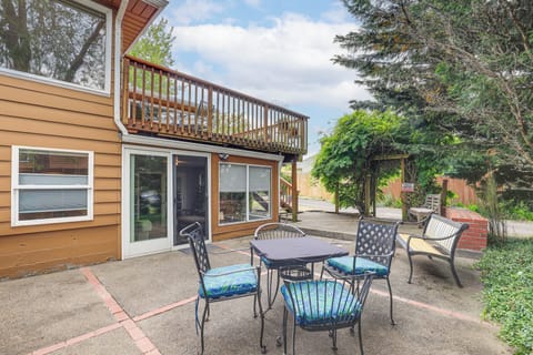Milwaukie Vacation Rental | 1BR | 1BA | 1,200 Sq Ft
