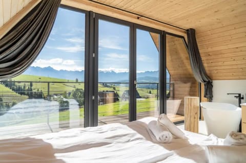 House | 3 bedrooms, individually furnished, bed sheets