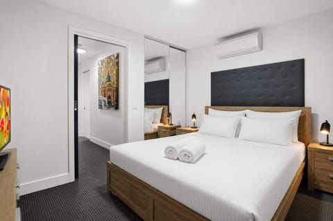 Apartment | 1 bedroom, laptop workspace, bed sheets