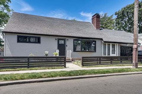 Apartment (2 Bedrooms) | Front of property