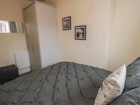 5 bedrooms, WiFi (free), individually decorated, individually furnished