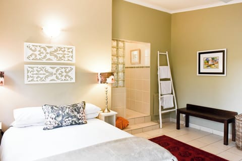 Standard Double Room, Garden View | Iron/ironing board, WiFi (free)