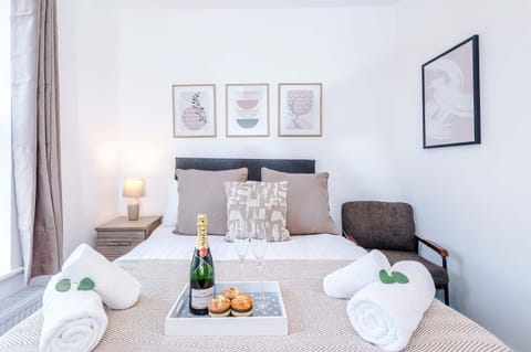 House | 6 bedrooms, high-speed internet