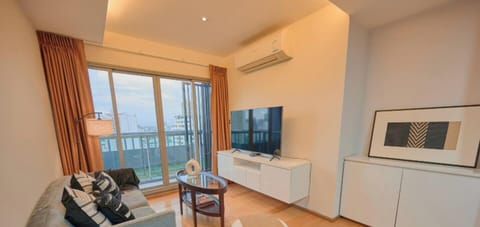 【Living room】Designed for style and function, featuring a smart TV, a printer, and a beautifully crafted solid wood coffee table. Relax on the chic, decorative sofa, surrounded by thoughtfully chosen décor for a warm, inviting atmosphere.