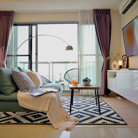 【Living room】The high-rise retreat, the open layout and easy balcony access create a peaceful space to unwind and breathe.