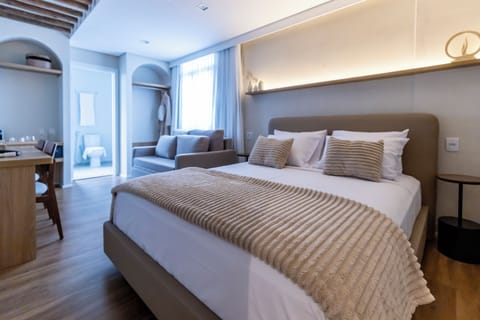 Suite | Premium bedding, free minibar, in-room safe, desk