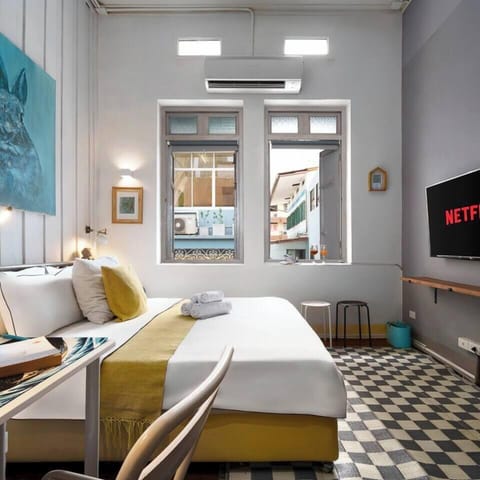 【 Master Bedroom 】The grey window can be easily opened or closed at your convenience, letting in fresh air or blocking light as you prefer. 
