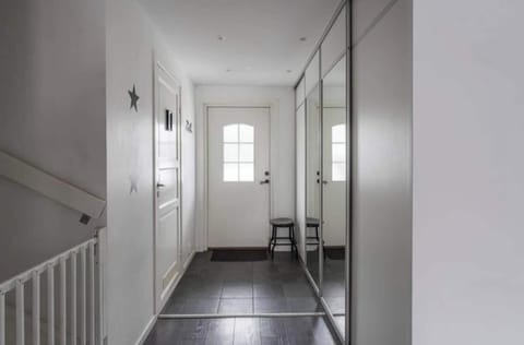 House, 4 Bedrooms, Balcony | Interior