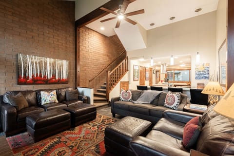 Living Areas (Main Level):
Step into a comfortable main living room featuring a gas fireplace, Smart TV, and a comfortable sleeper sofa offering flexible additional sleeping for guests.